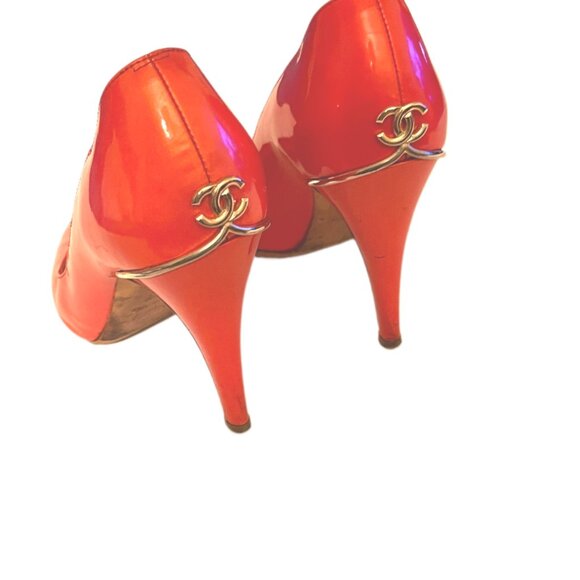 Chanel Coral Gold CC Logo Patent Leather Peep Toe High Heels Size 36.5 / US 6.5 - Picture 7 of 16